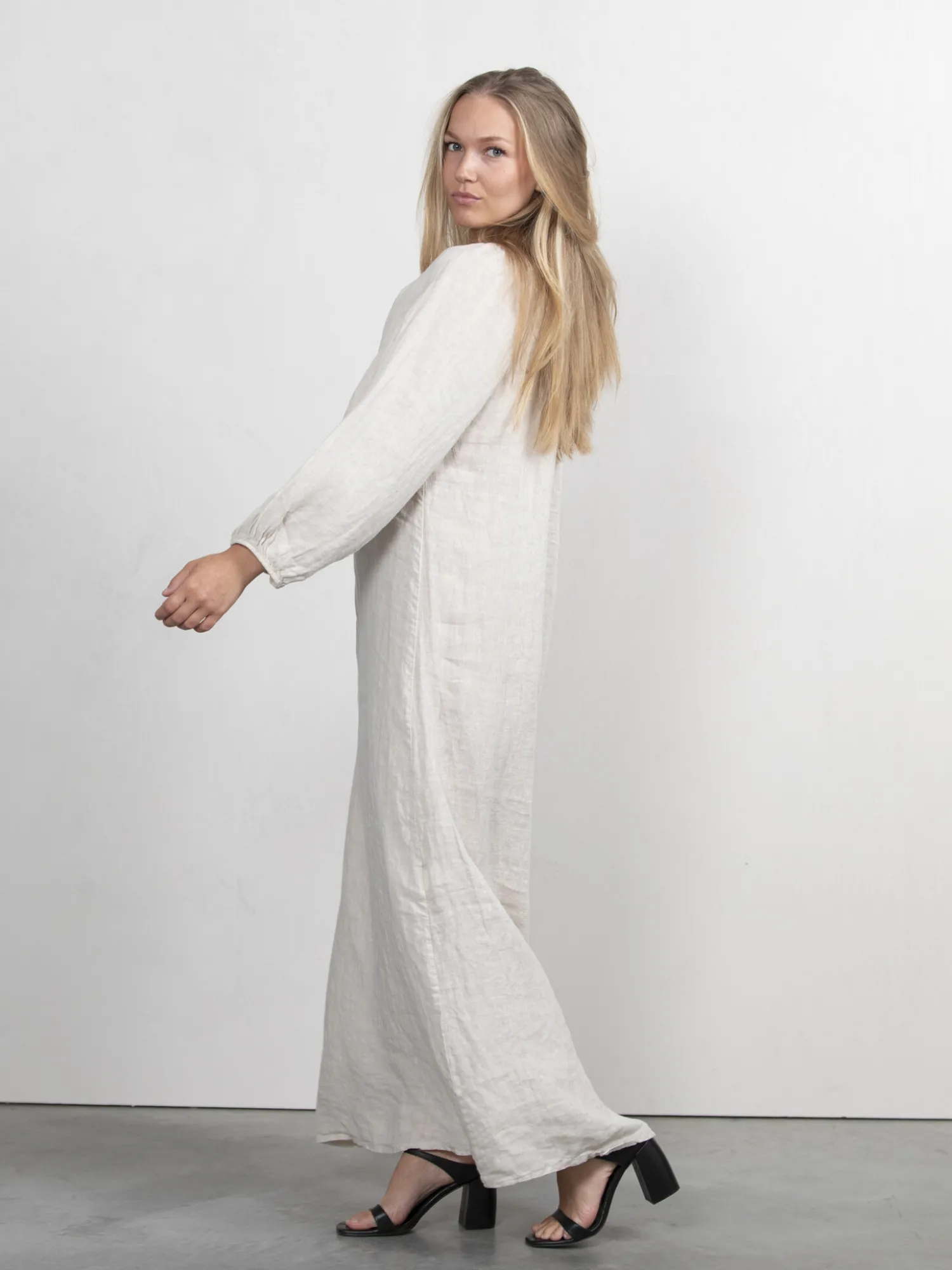 Store Le Marais Offshoulder Jurk Lily Beige