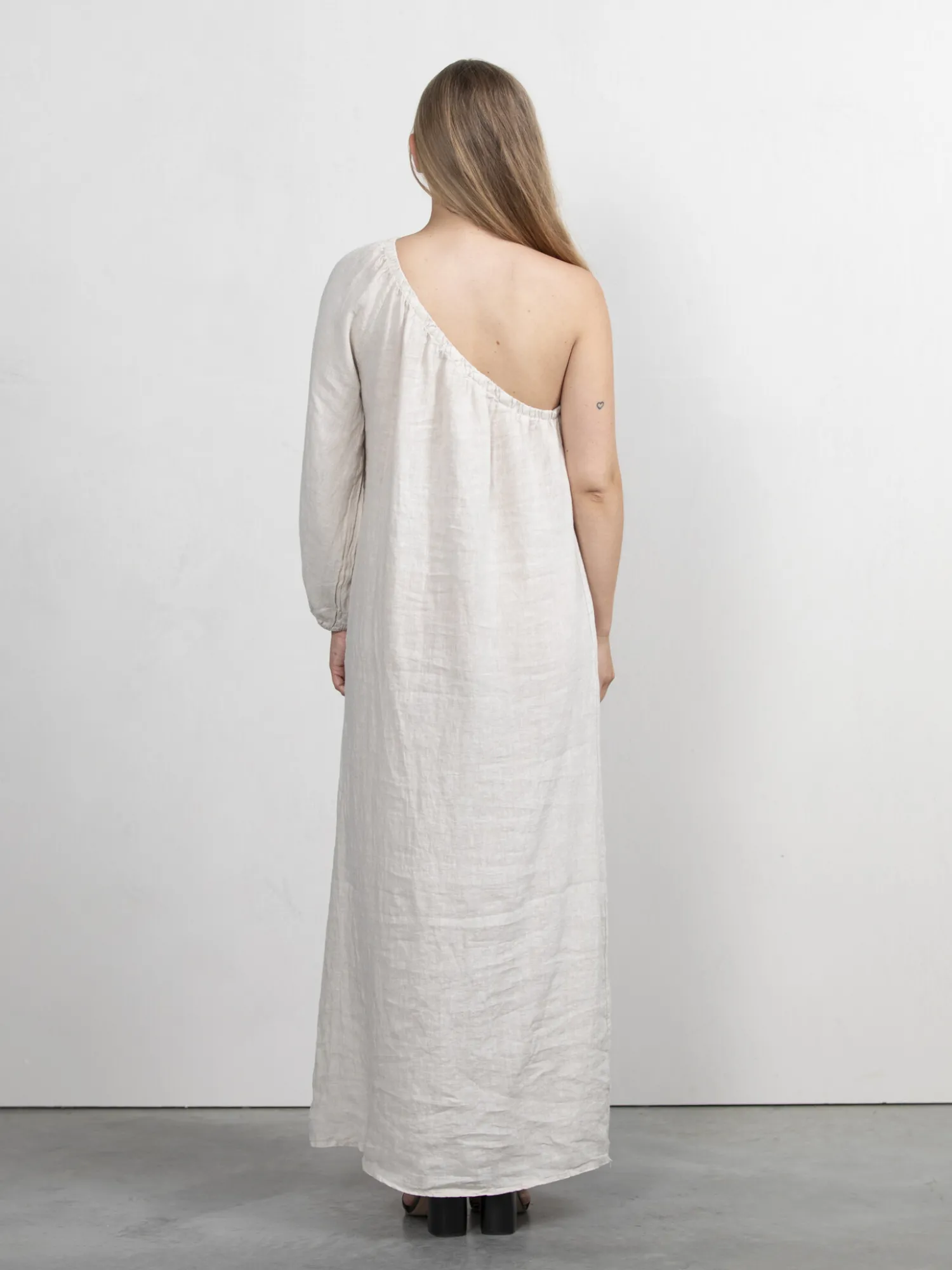 Store Le Marais Offshoulder Jurk Lily Beige
