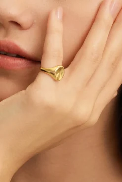 Clearance Les Soeurs Pinky Ring Ginette Oval Gold