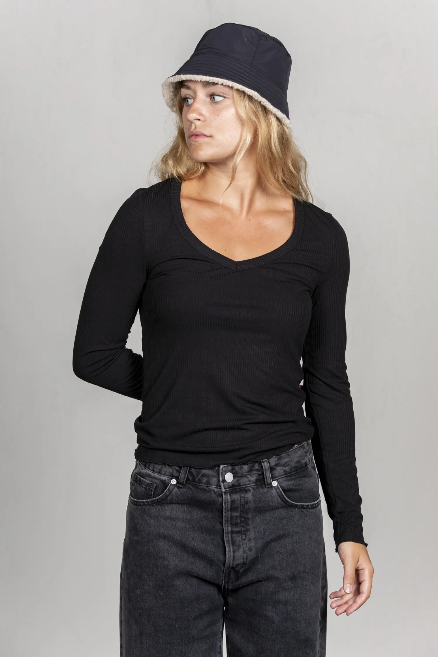 Hot Les Soeurs Teddy Bucket Hat Ivy Black